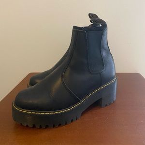 2976 Smooth Leather Dr Marten Platform Chelsea Boots